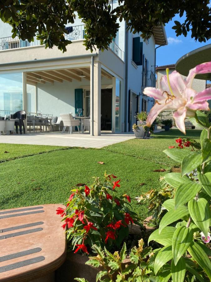 Roseto Holidays Azzurro Couette-café